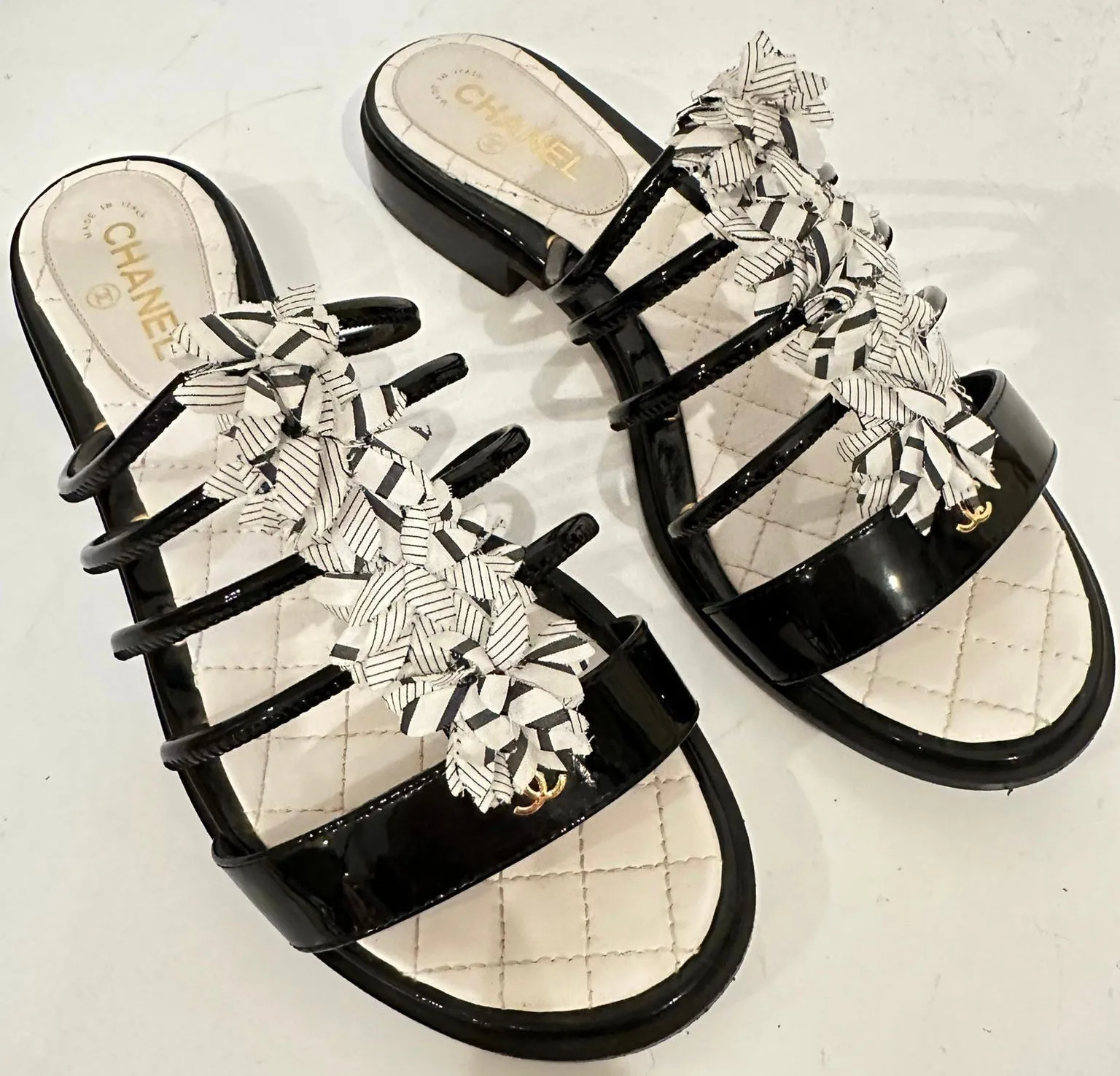 Chanel White and Black Patent Leather Slides Sandals EU 37C US 7/7.5